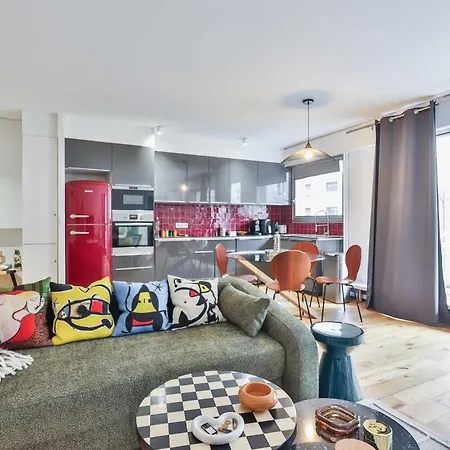 With A Touch Of Originality 16th Ard Apartment Paris