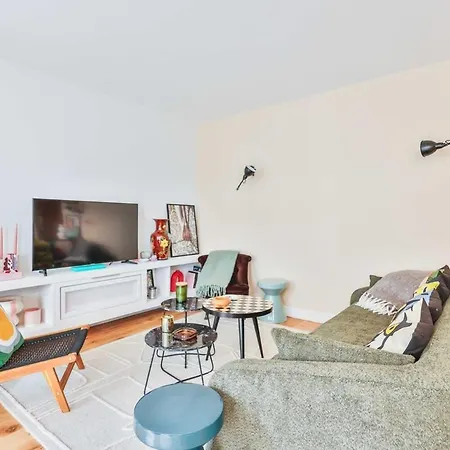 With A Touch Of Originality 16th Ard Apartment