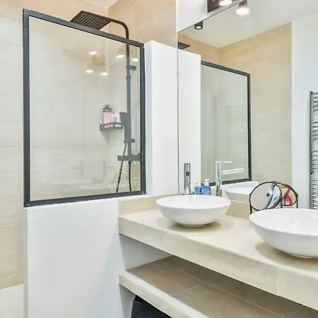 With A Touch Of Originality 16th Ard Apartment *